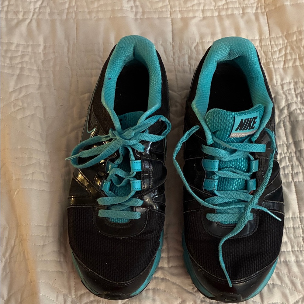 Nike Women's Black and Teal Athletic Shoes